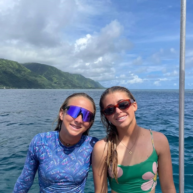 🌴☀️ Riding in paradise! 🌊 Meet @miliani_simon and @lily.hirigoyen , two young talents from the Mundaka team, sharing unforgettable moments on the legendary spots of Tahiti! 🏄♀️✨ With @mundakaoptic , they’re ready to ride, laugh, and live the dream. 😎🌺 #mundakaopticfamily #tahitivibes #TeamMundaka #youngriders #surfstyle #tropicaladventure #livetheride